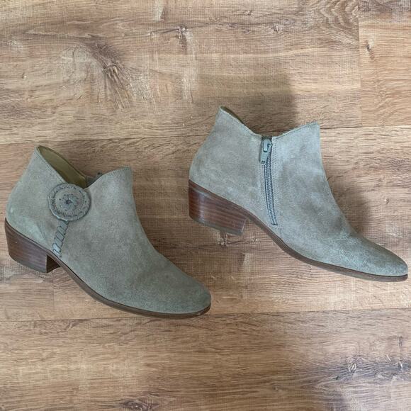 Jack Rogers Peyton Bootie in Light Grey Size 8 Suede Ankle Boot Heeled - Picture 3 of 10
